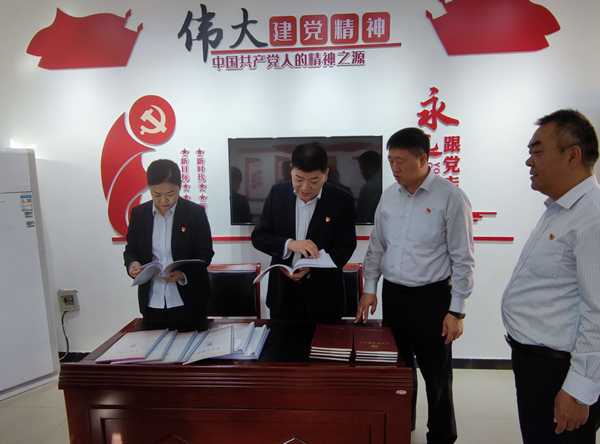 公司黨委副書記、監(jiān)事長張錫軍同...